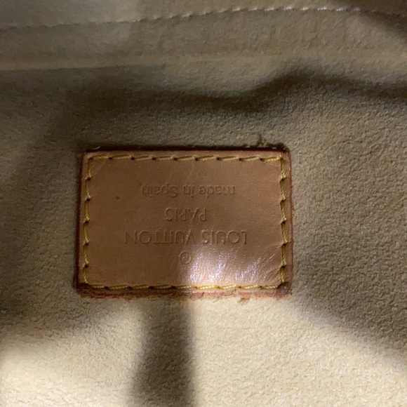 Louis Vuitton Monogram ARTSY MM - Picture 9 of 16